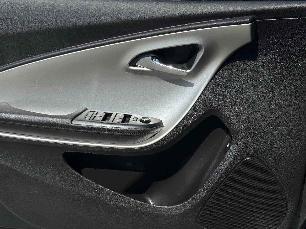Used 2015 Chevrolet Volt FWD image 10