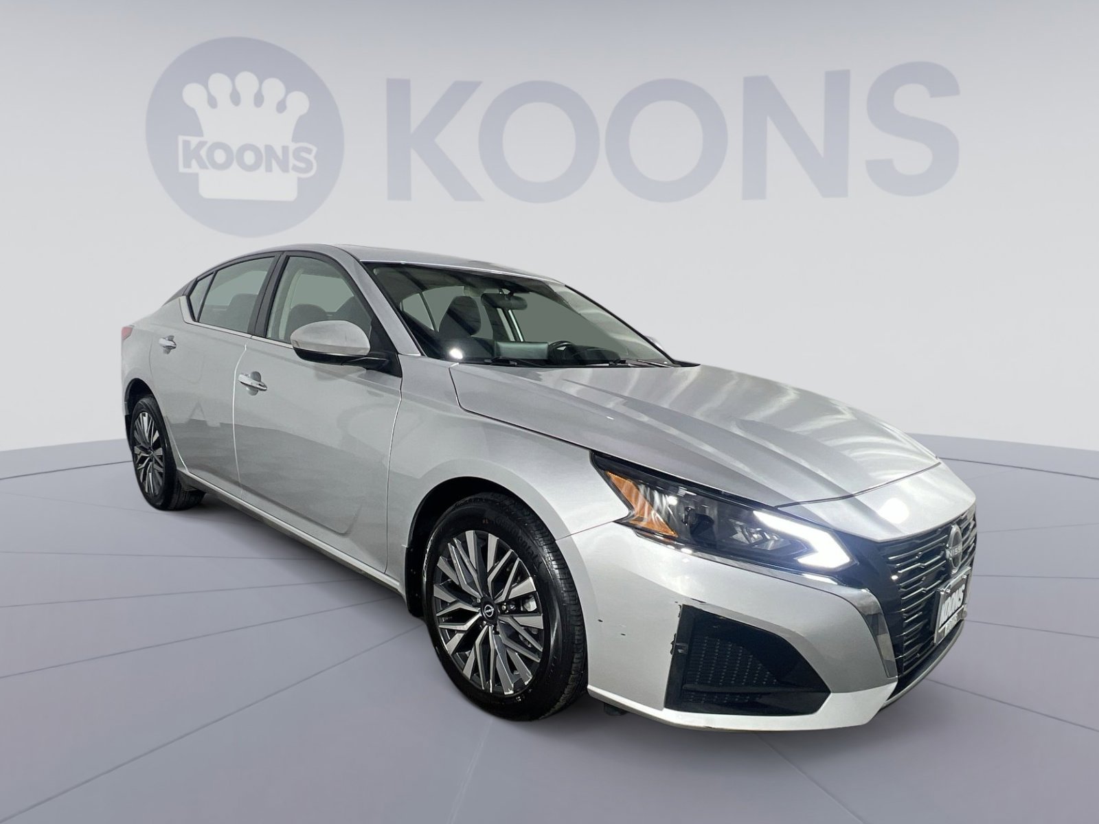 Used 2023 Nissan Altima 2.5 SV w/ SV Premium Package image 10