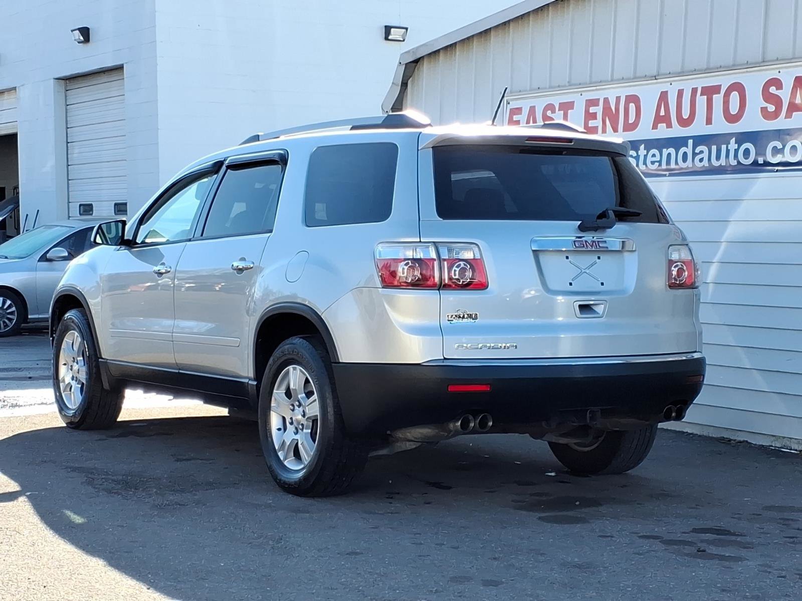 Used 2011 GMC Acadia SL w/ Preferred Package FWD image 3