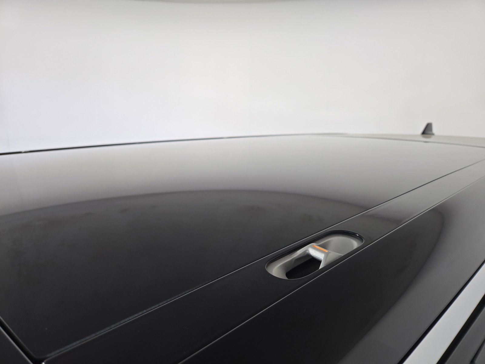 Used 2024 Rivian R1S Adventure image 13