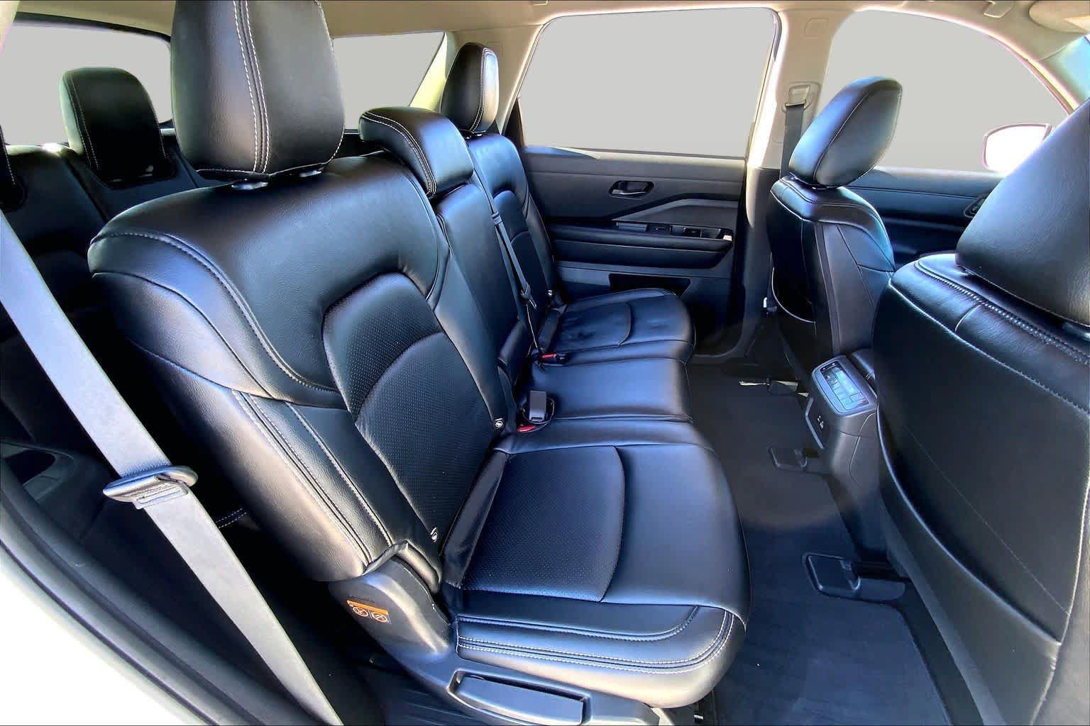 Used 2025 Nissan Pathfinder SV w/ Cargo Package FWD image 19