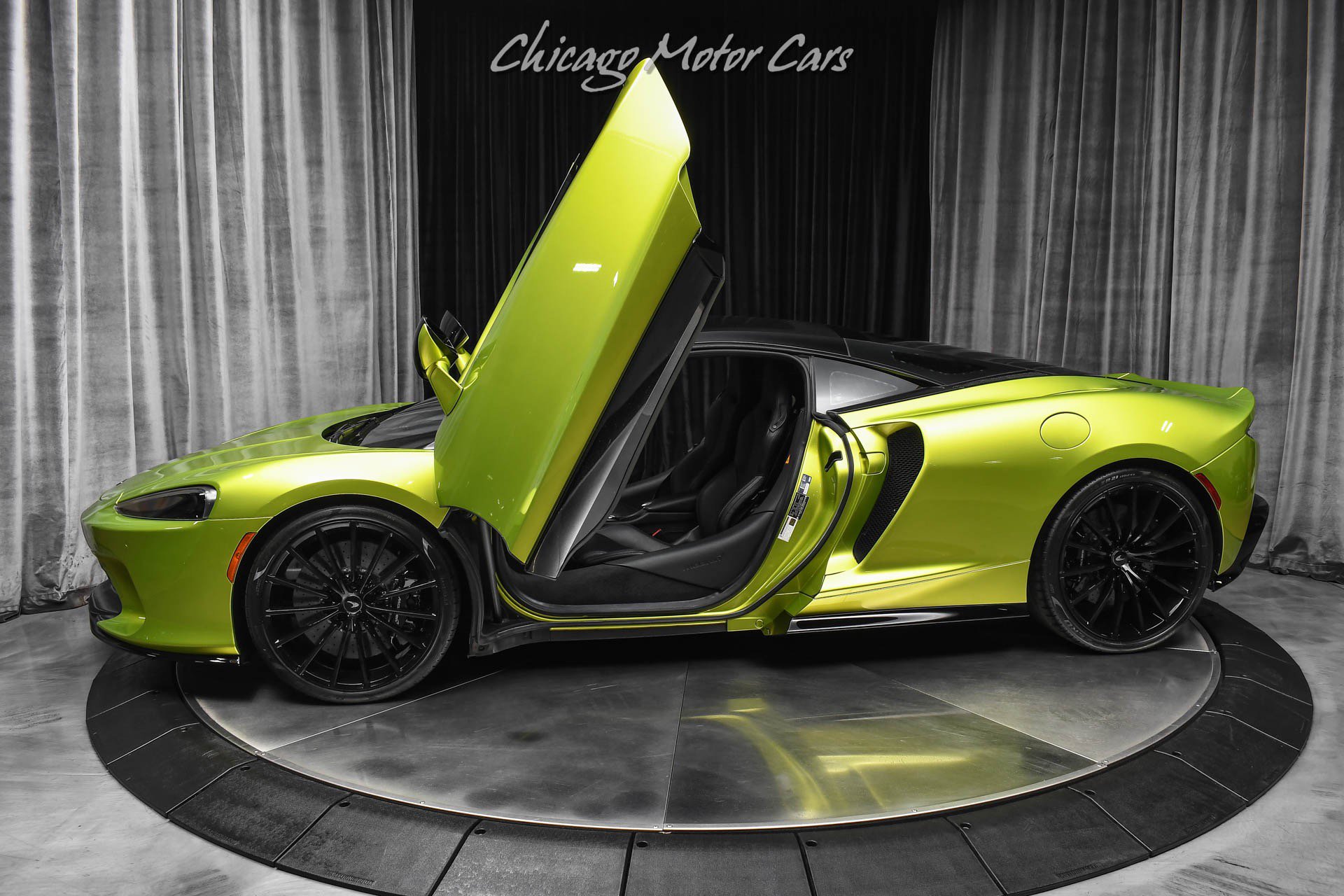 Used 2023 McLaren GT RWD image 1