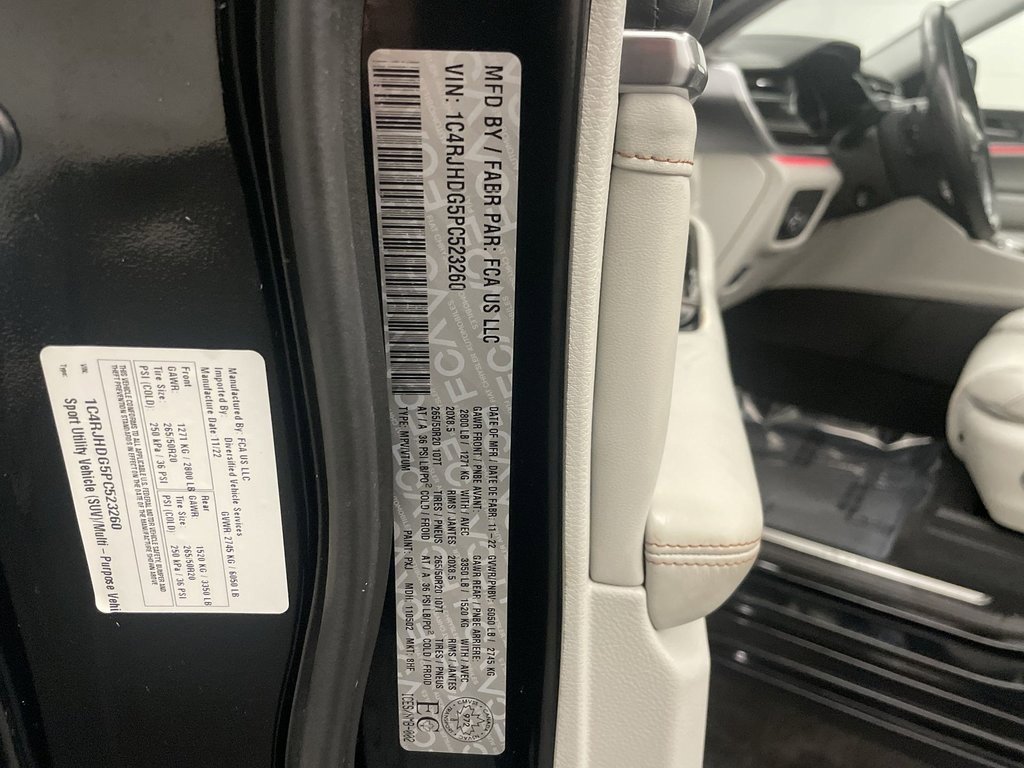 Used 2023 Jeep Grand Cherokee Overland w/ Advanced Protech Group III image 29