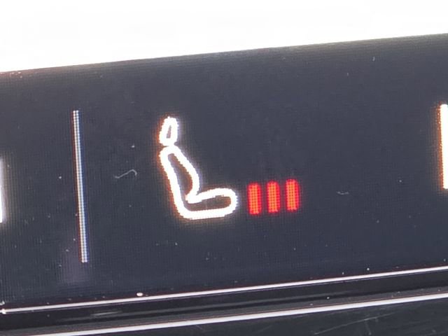 Used 2025 Volvo XC40 B5 Plus image 6