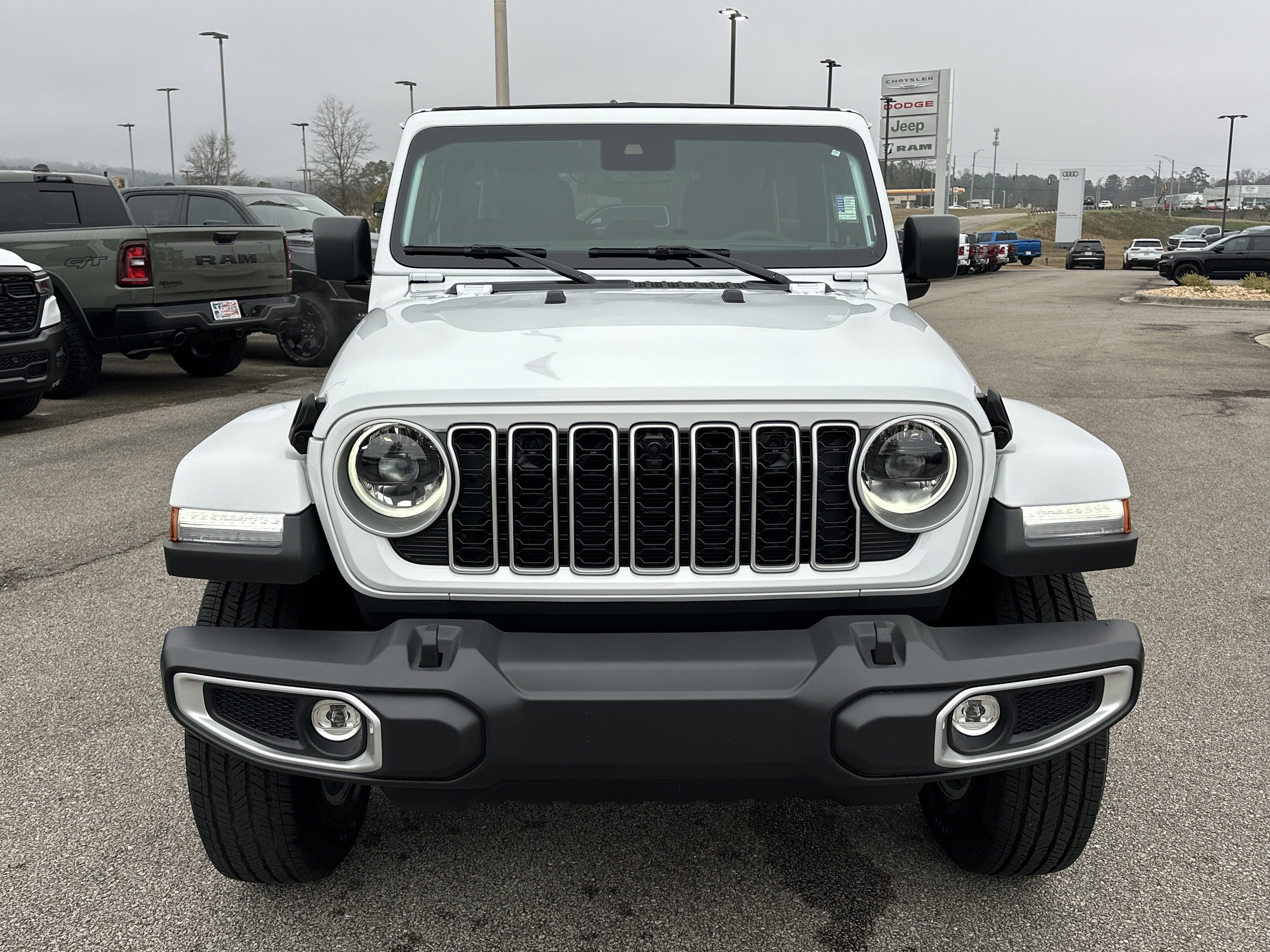 Used 2025 Jeep Wrangler Sahara image 2