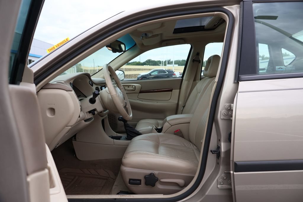 Used 2002 Chevrolet Impala LS w/ Preferred Equipment Group FWD image 14