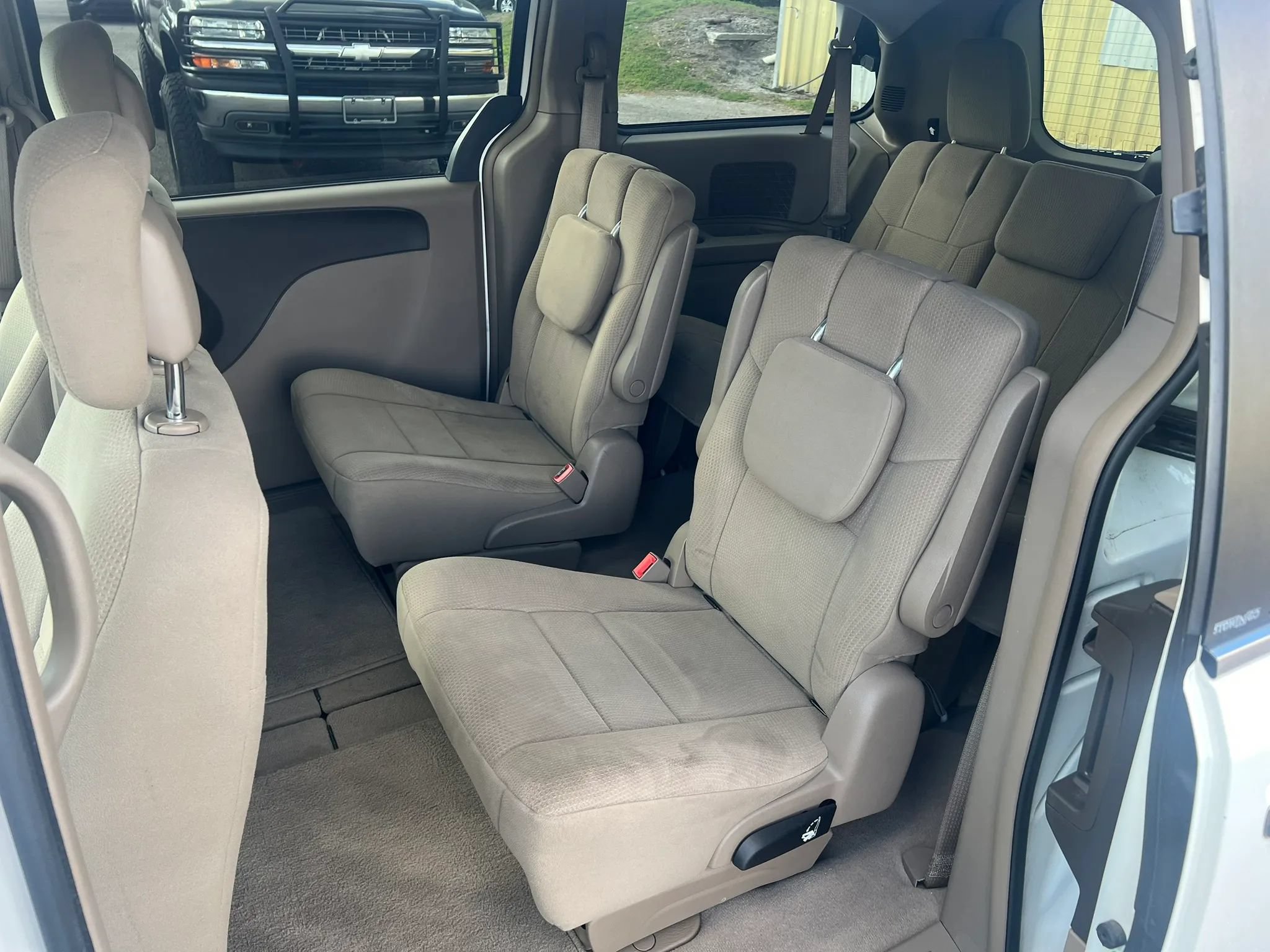Used 2011 Chrysler Town & Country Touring FWD image 15