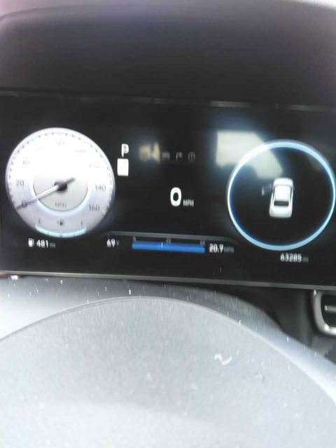 Used 2024 Hyundai Elantra SEL image 2