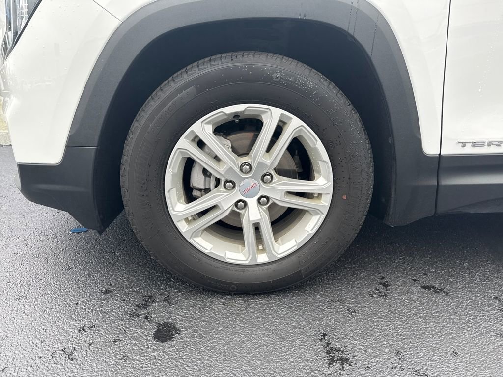 Used 2023 GMC Terrain SLE image 30