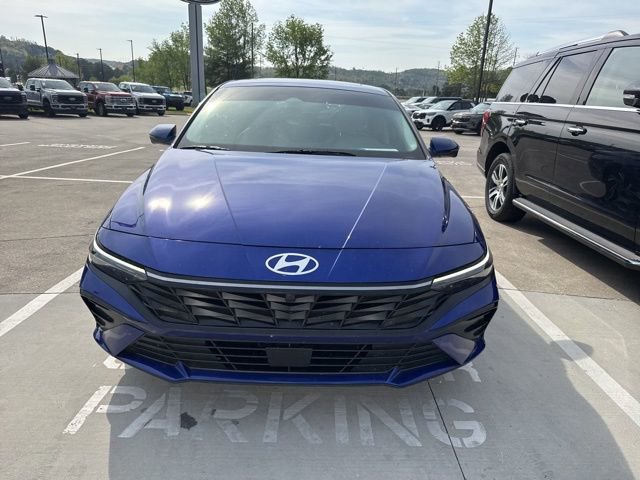 Used 2024 Hyundai Elantra Limited image 2