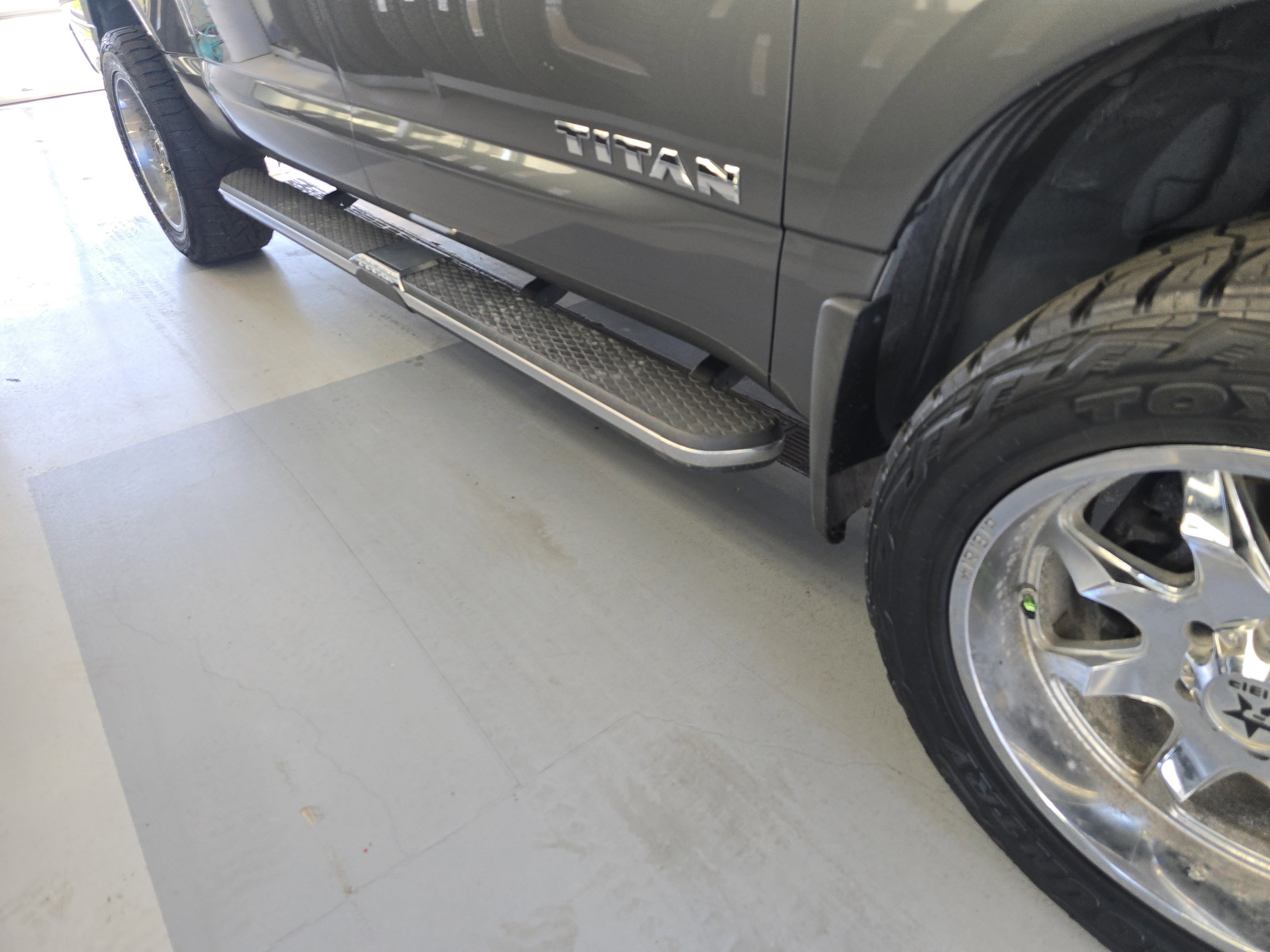 Used 2017 Nissan Titan SV image 14