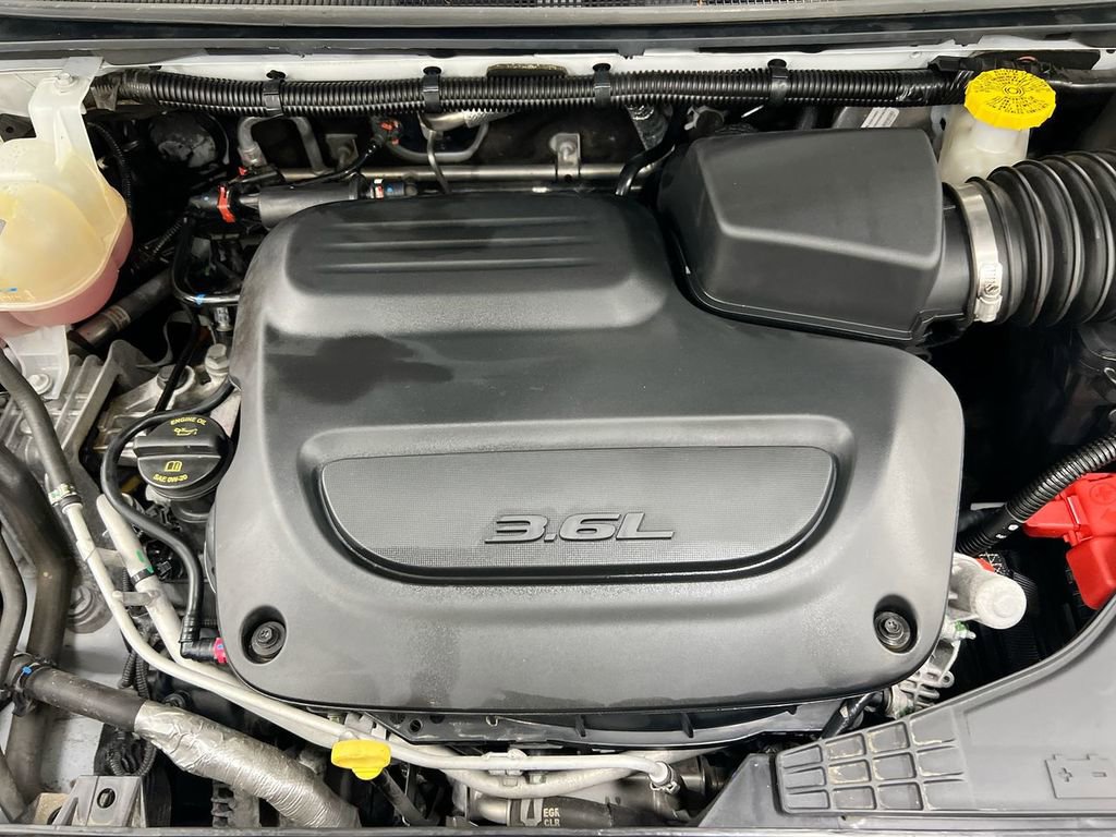 Used 2023 Chrysler Pacifica Limited FWD image 27