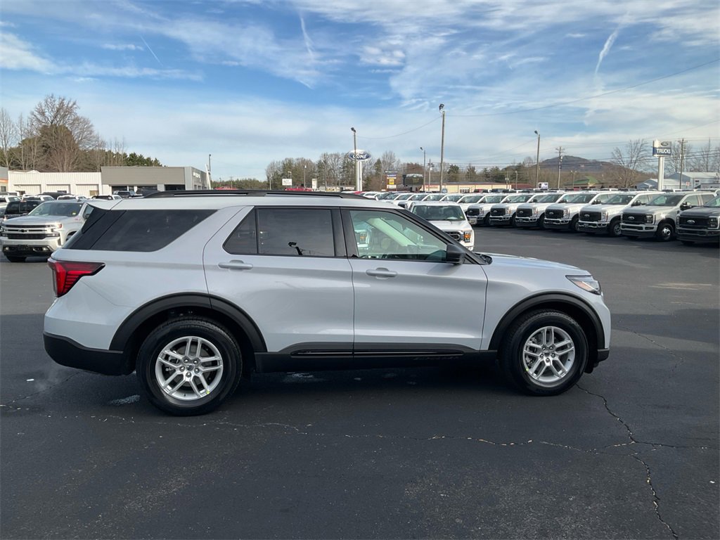 New 2026 Ford Explorer Active image 4