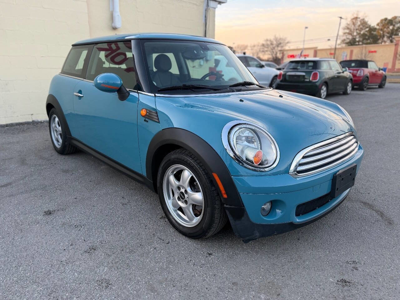 Used 2010 MINI Cooper Hardtop image 2