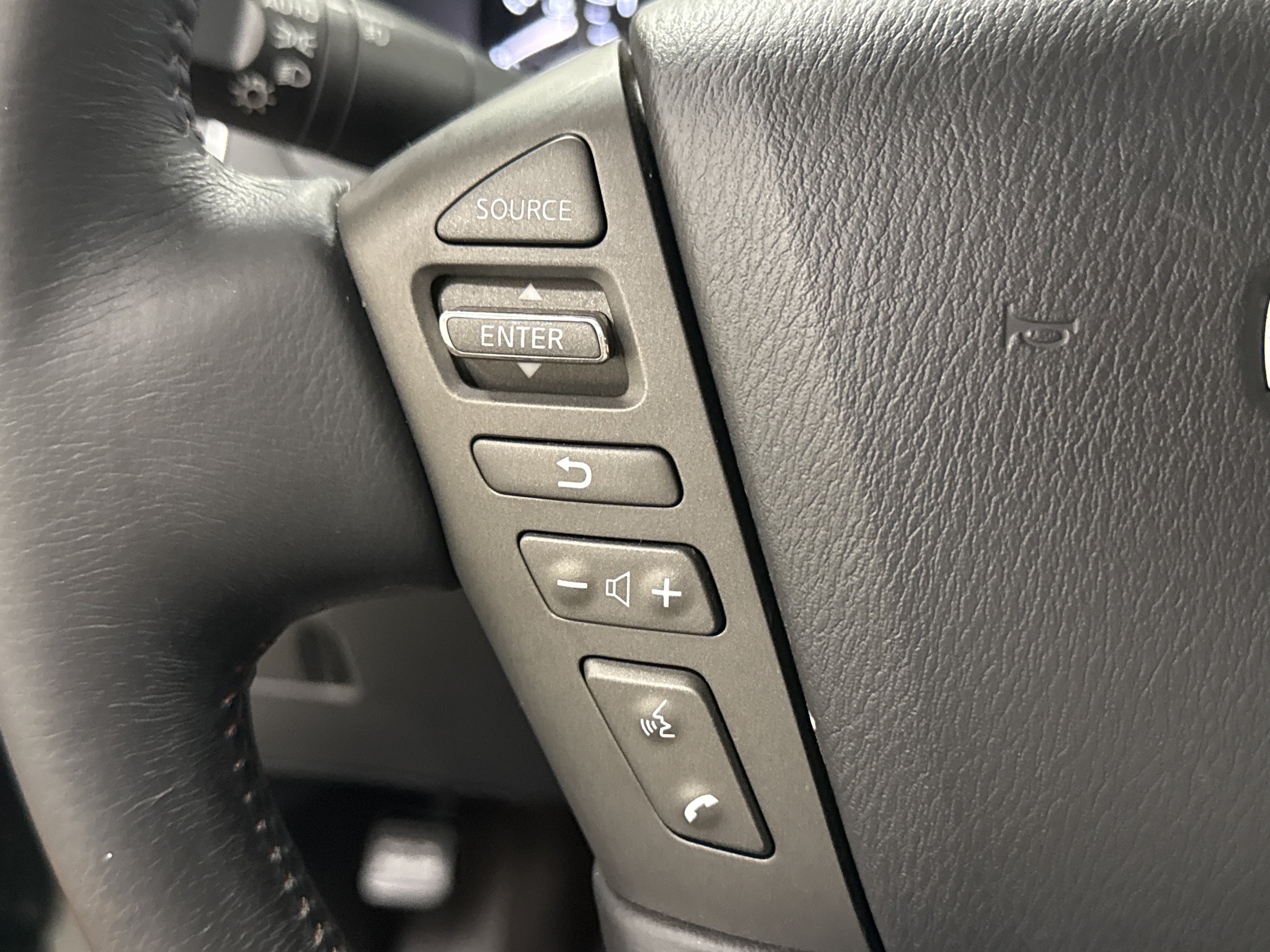 Used 2020 Nissan Armada Platinum w/ Platinum Reserve Package RWD image 18