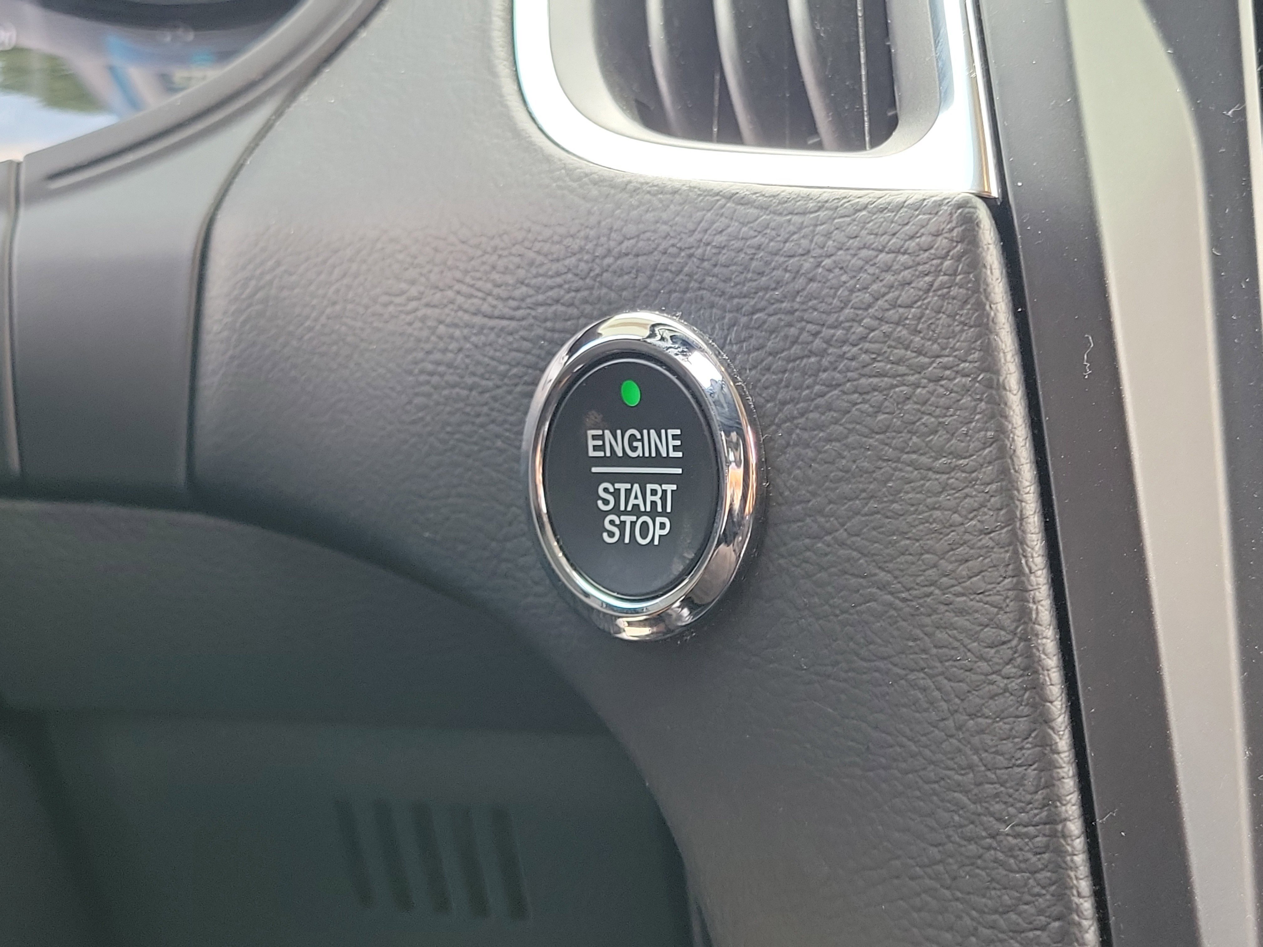 Used 2024 Ford Edge Titanium image 28