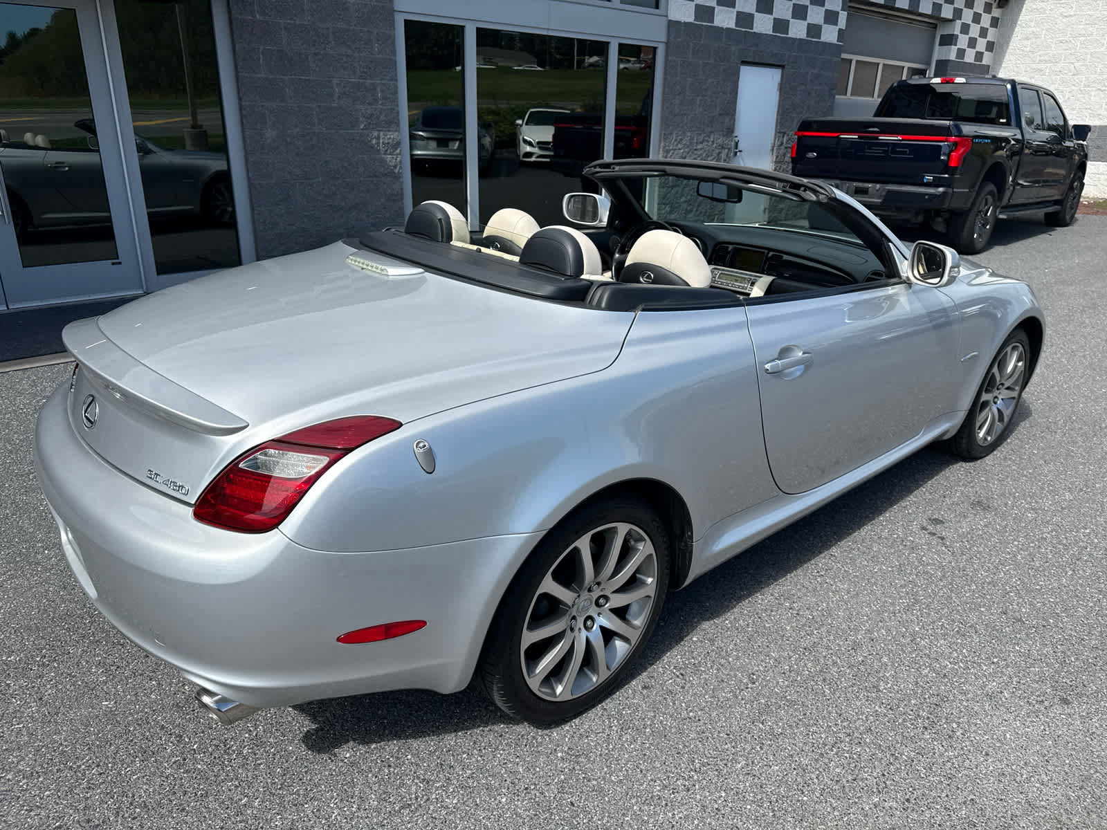 Used 2009 Lexus SC 430 Convertible RWD image 10