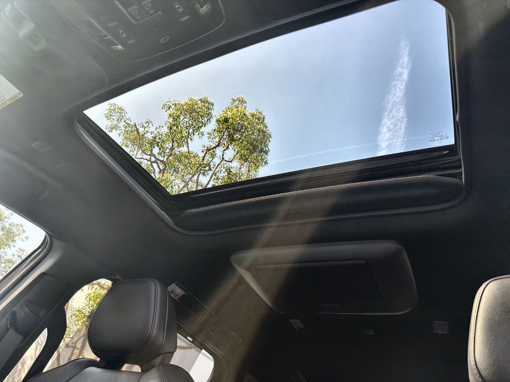 Used 2025 Toyota Sienna Platinum image 16