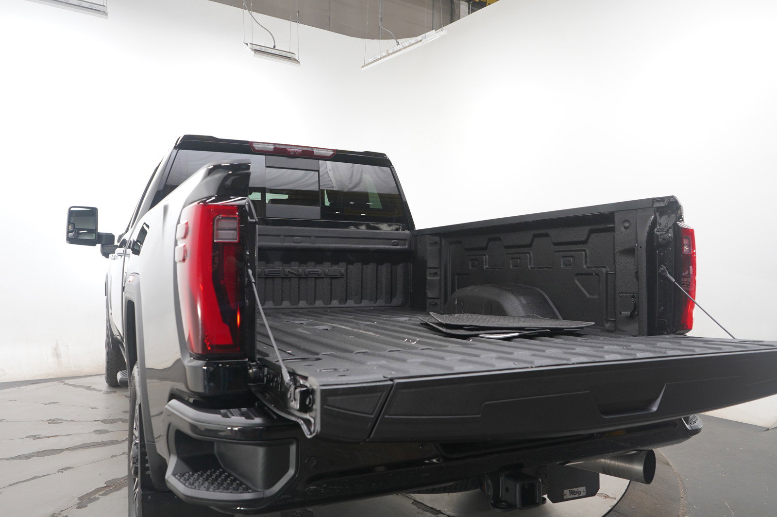 Used 2024 GMC Sierra 3500 Denali Ultimate image 17