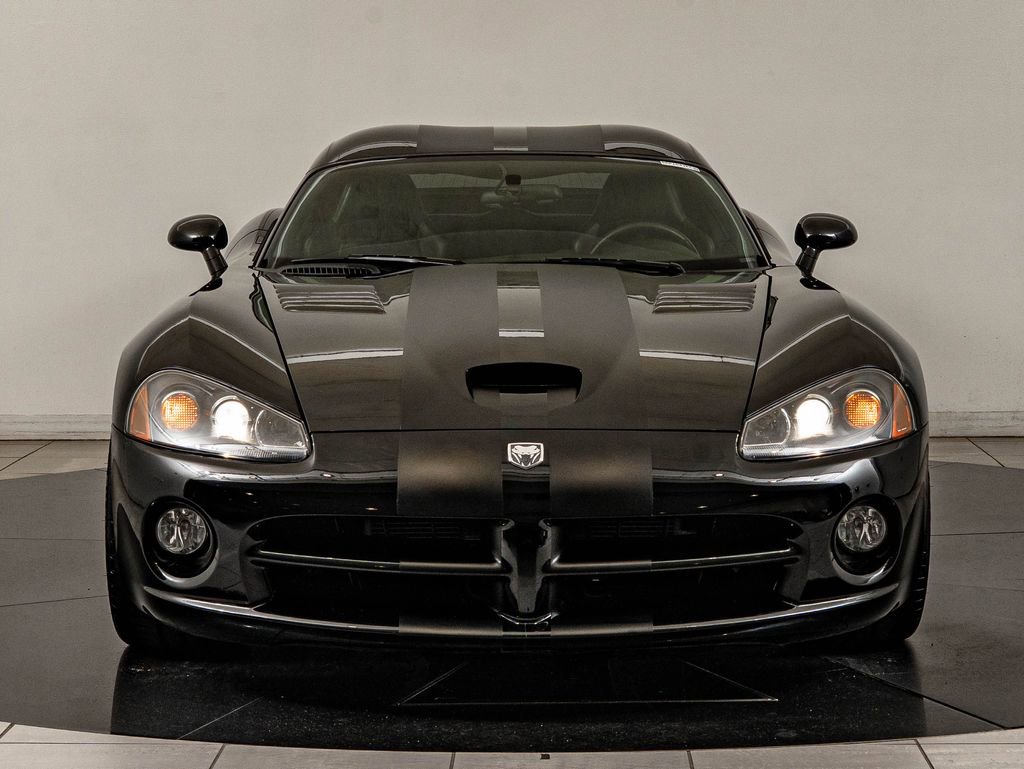 Used 2006 Dodge Viper SRT-10 image 2