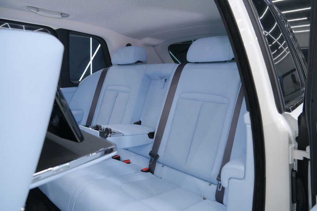 Used 2026 Rolls-Royce Cullinan AWD/4WD image 37