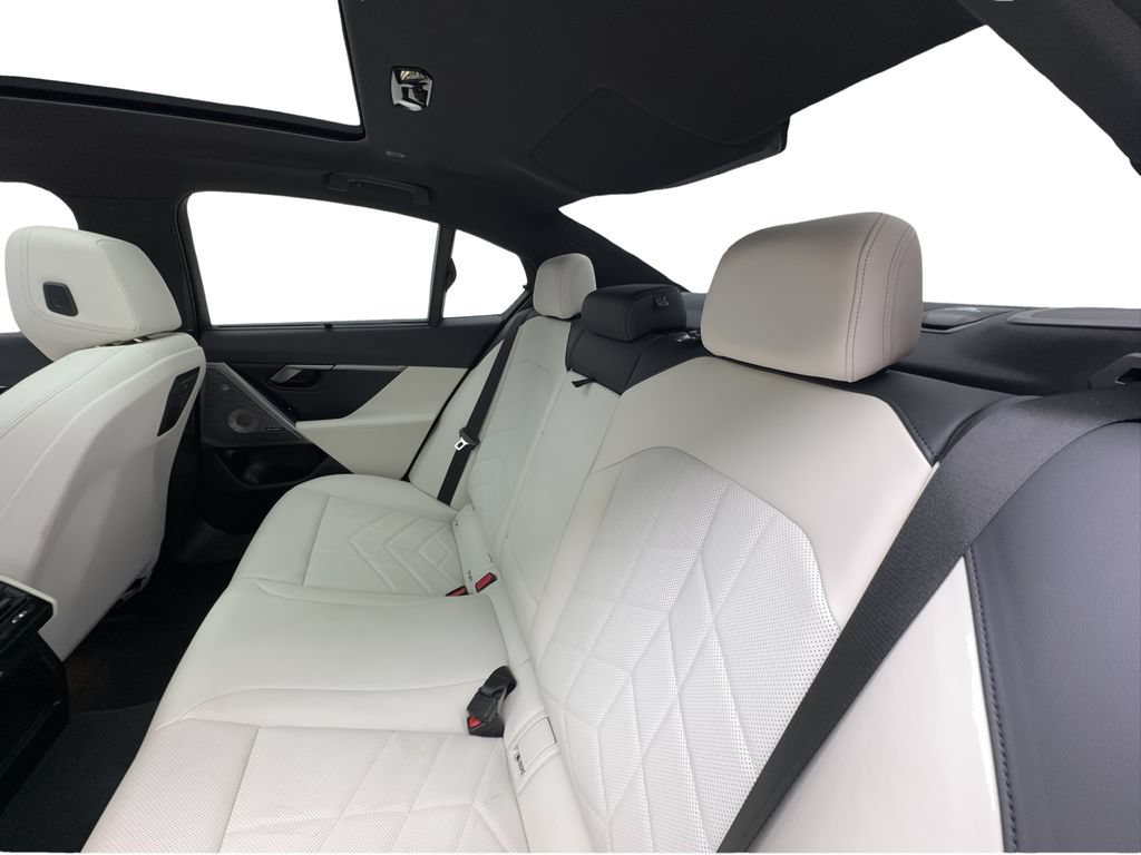 Used 2024 BMW i5 eDrive40i w/ Executive Package RWD image 26