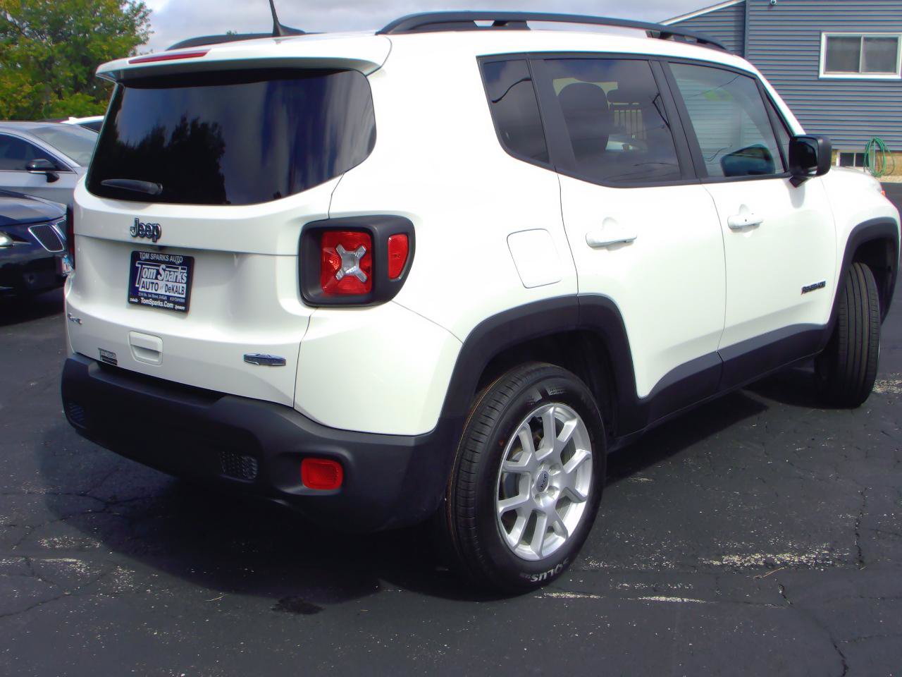 Used 2022 Jeep Renegade Latitude AWD/4WD image 2