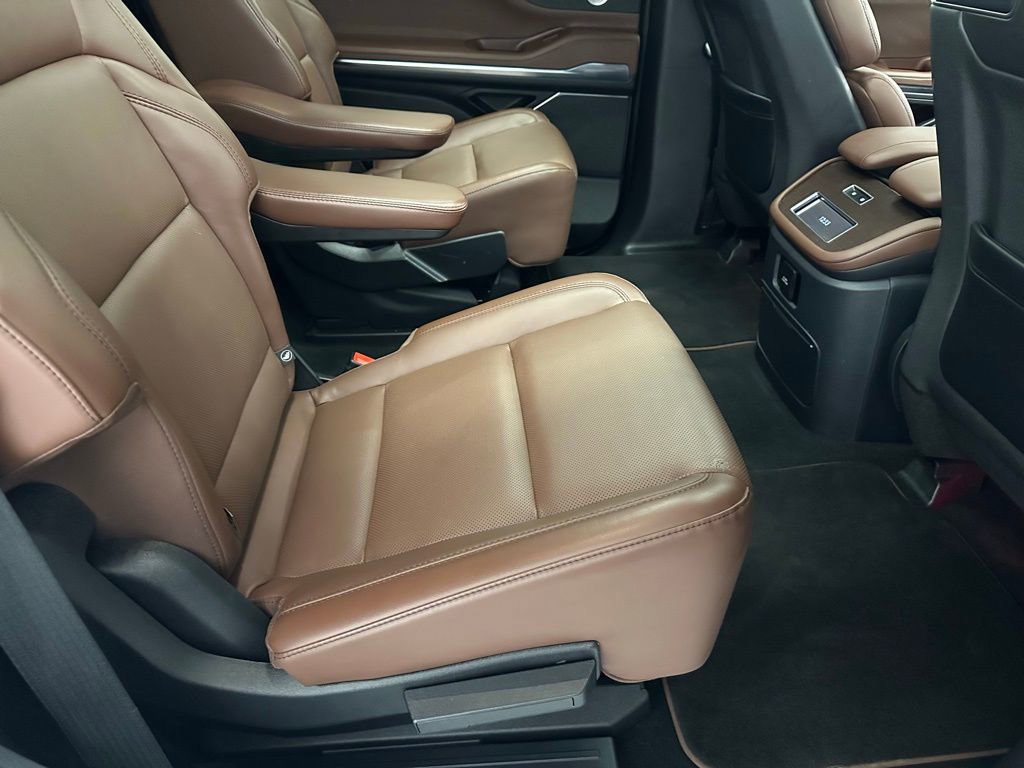 Used 2025 Lincoln Navigator Reserve image 63