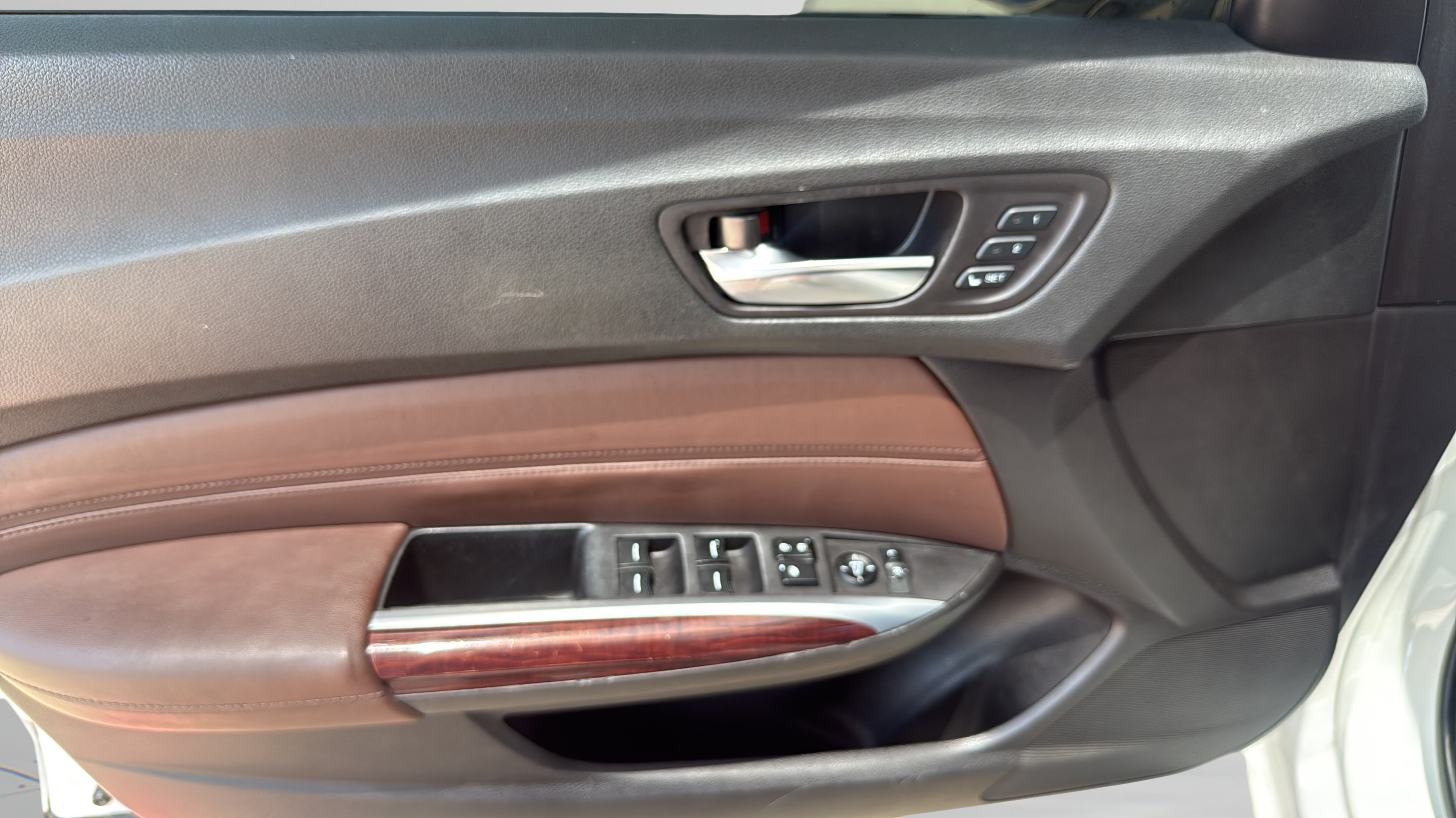 Used 2017 Acura TLX FWD image 11