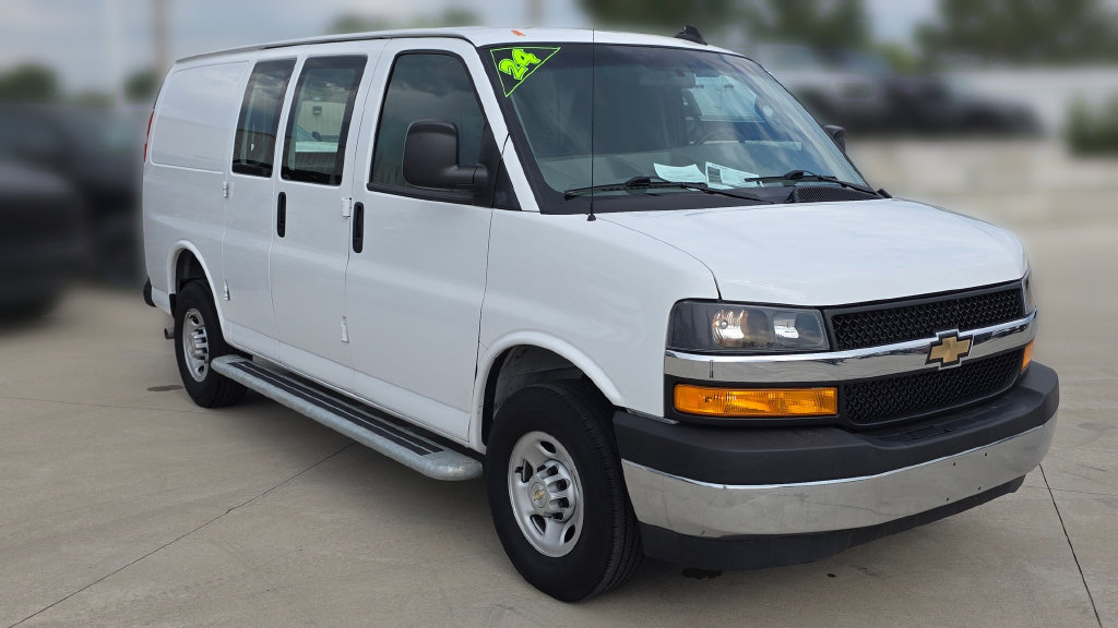 Used 2024 Chevrolet Express 2500 w/ Driver Convenience Package RWD image 7