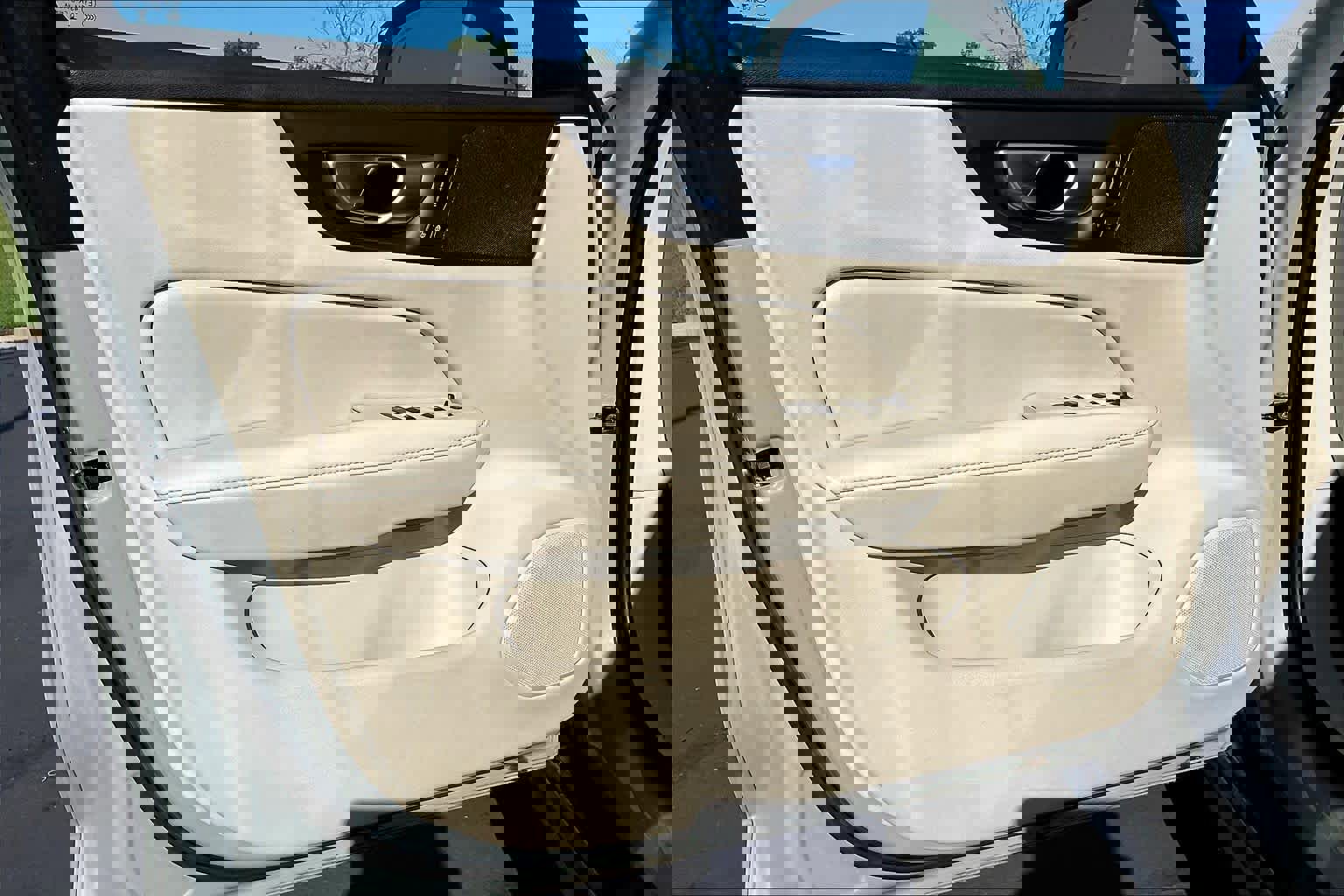 Used 2024 Volvo V60 B5 Cross Country Plus image 26