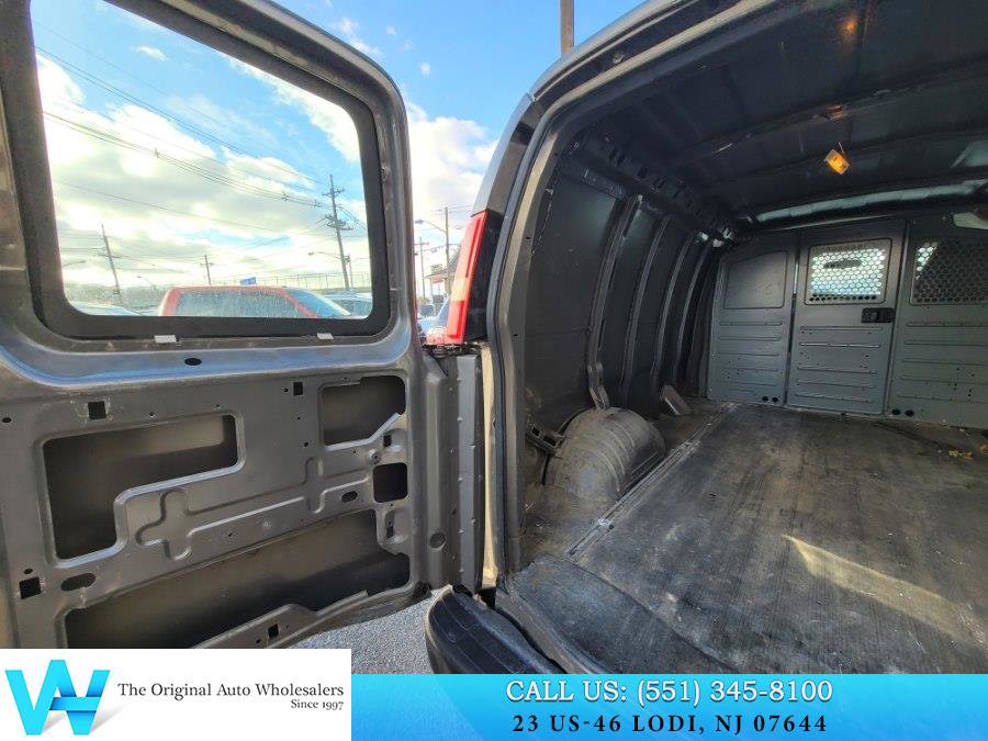 Used 2010 Chevrolet Express 2500 image 13