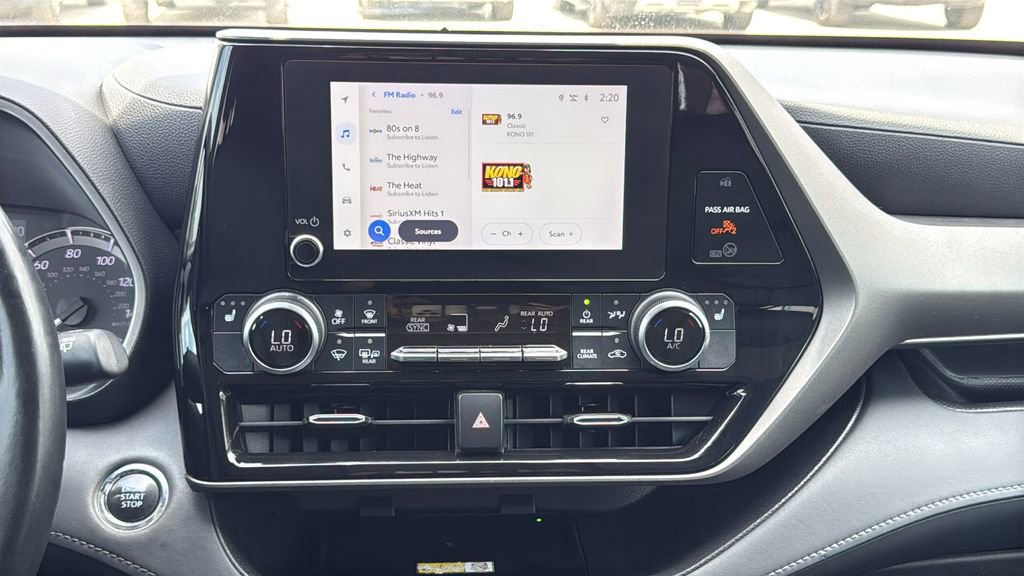 Used 2023 Toyota Highlander XLE image 18