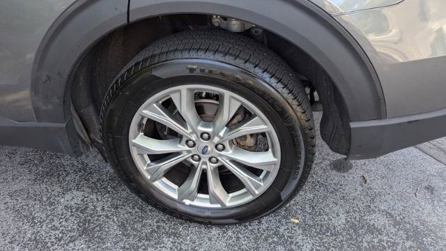 Used 2023 Ford Explorer Limited w/ Equipment Group 301A AWD/4WD image 10