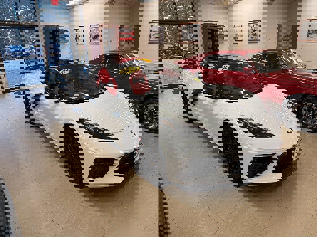 Used 2025 Chevrolet Corvette Stingray Premium Conv w/ Z51 Performance Package image 3