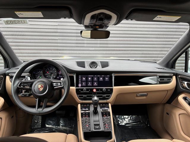 Used 2025 Porsche Macan AWD/4WD image 13