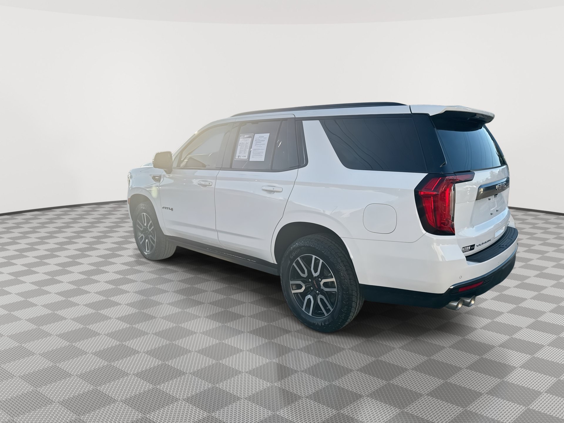Used 2024 GMC Yukon AT4 w/ AT4 Premium Package AWD/4WD image 6