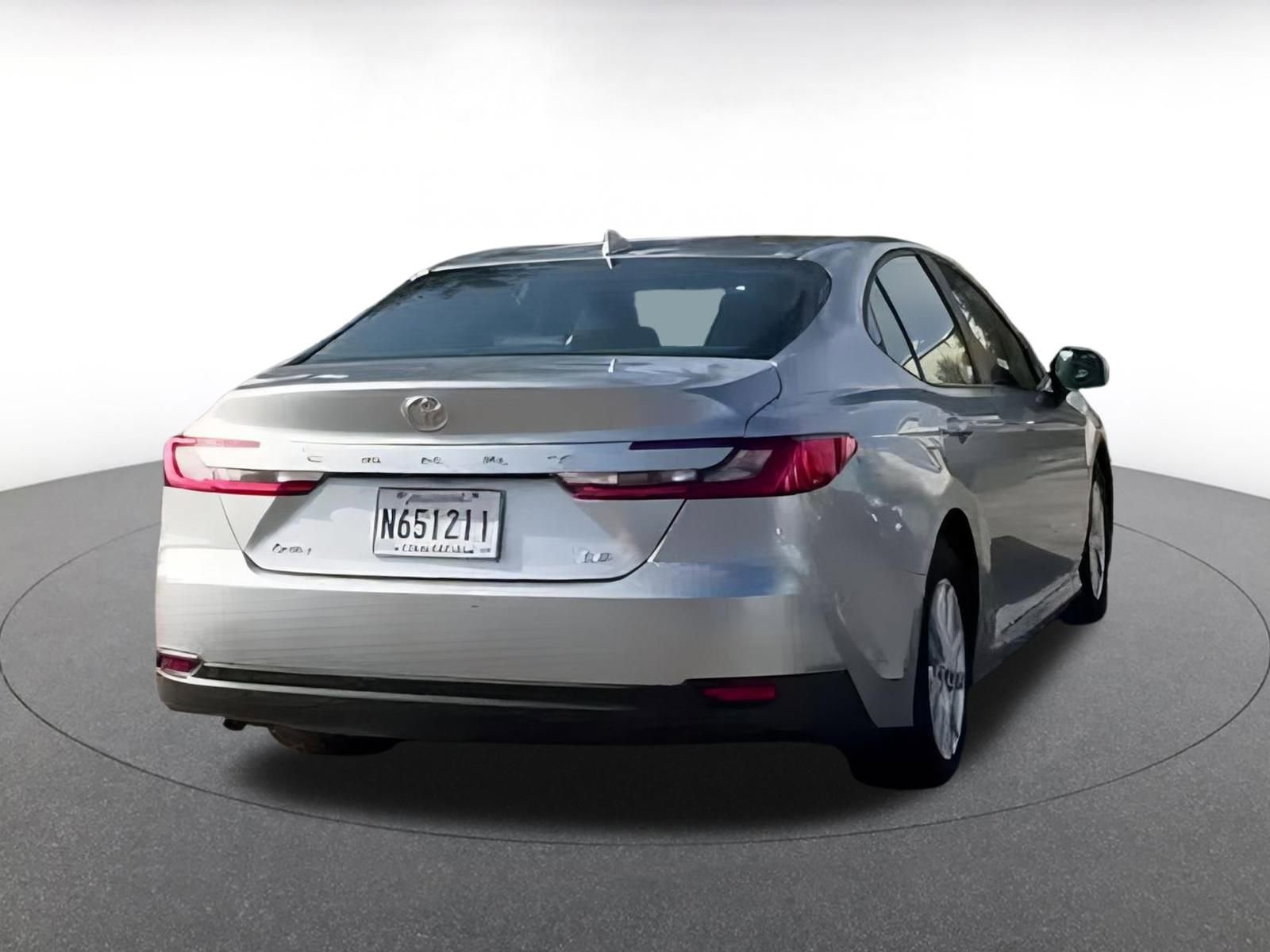 Used 2025 Toyota Camry LE image 7