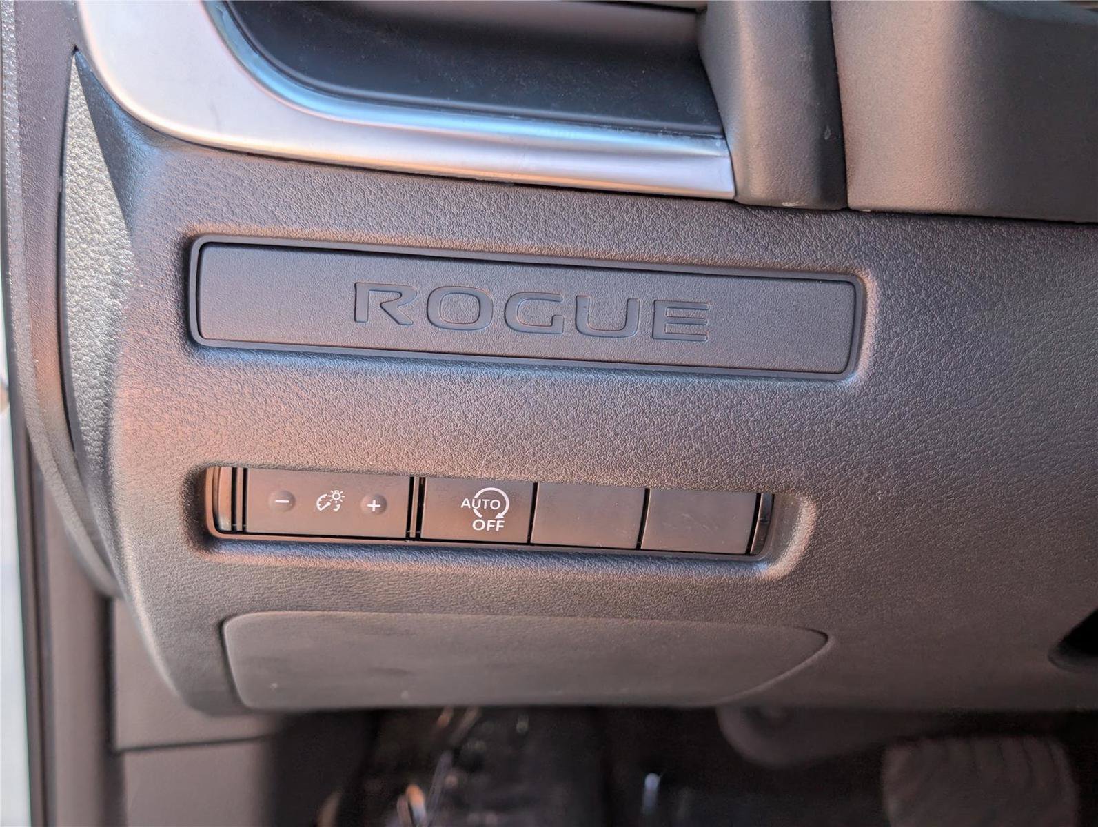 Used 2024 Nissan Rogue S AWD/4WD image 19