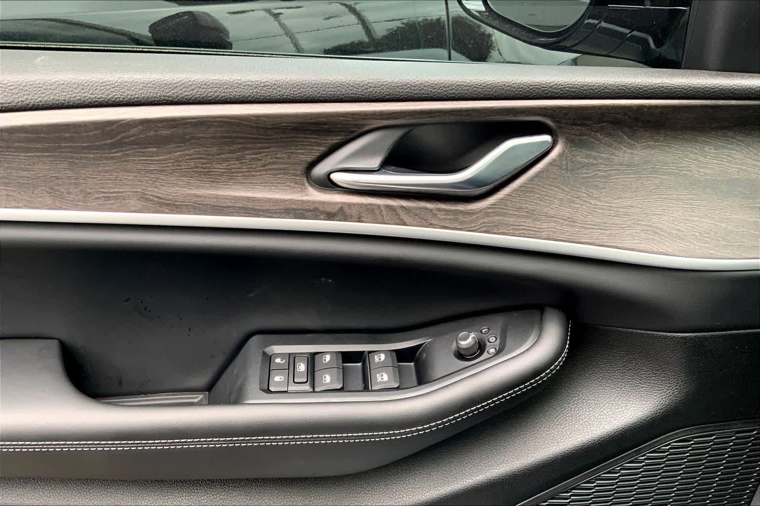 New 2026 Jeep Grand Cherokee Altitude RWD image 17