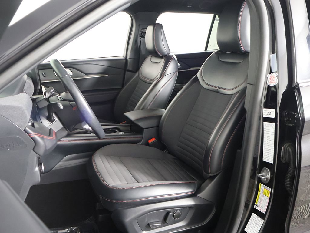 Used 2025 Ford Explorer ST-Line w/ ST-Line Street Pack AWD/4WD image 28
