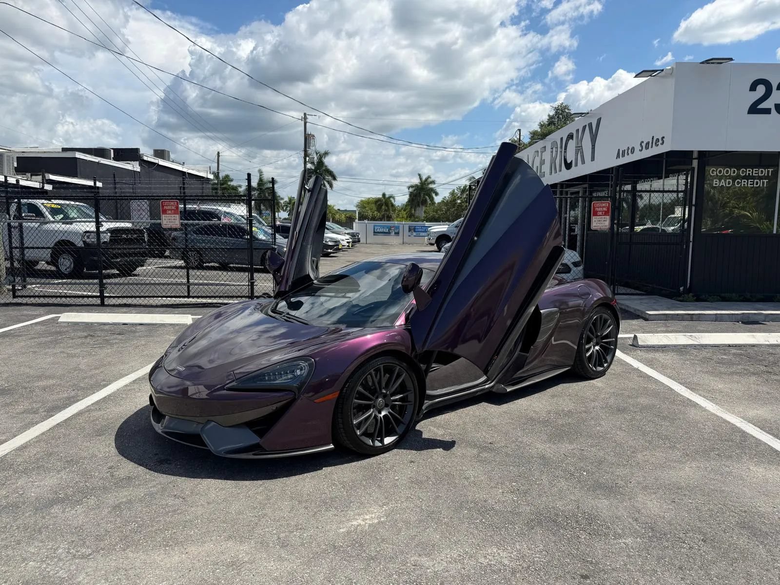 Used 2017 McLaren 570S Coupe RWD image 1