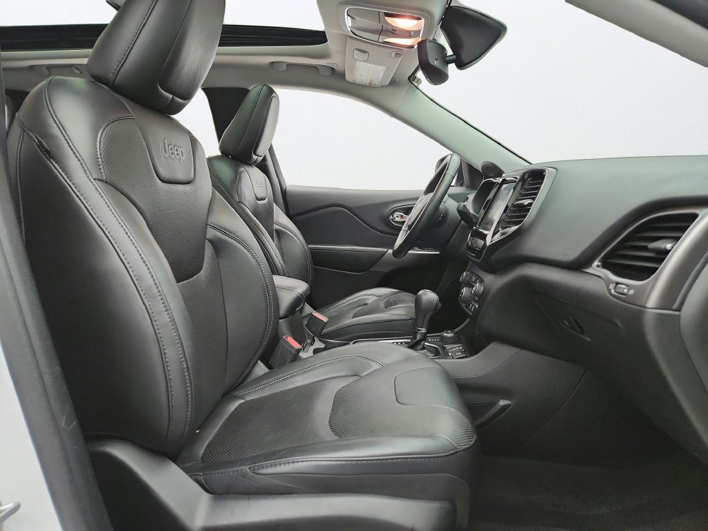 Used 2019 Jeep Cherokee Limited AWD/4WD image 34