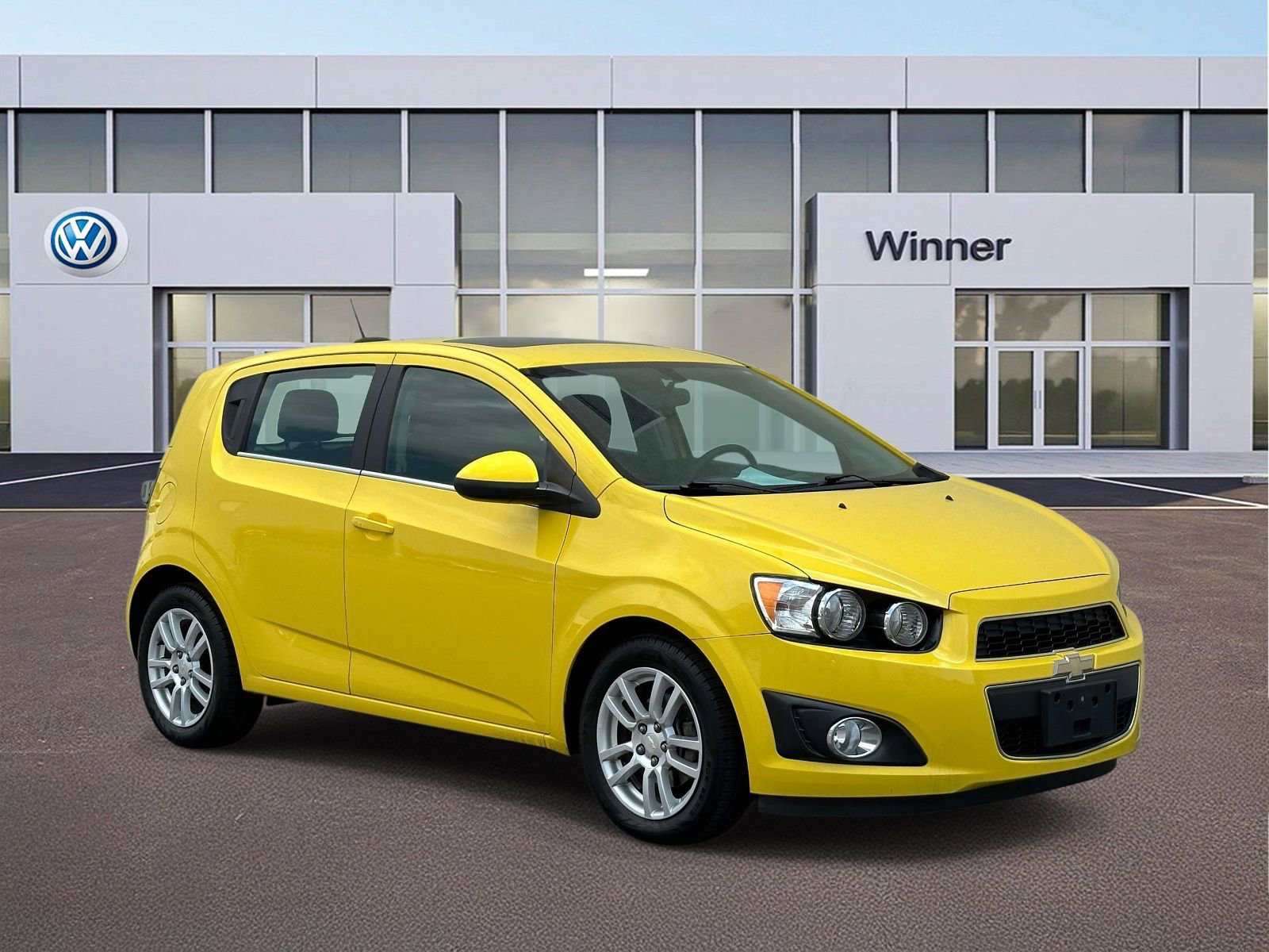 Used 2015 Chevrolet Sonic LT w/ LT Promotional Package FWD image 5