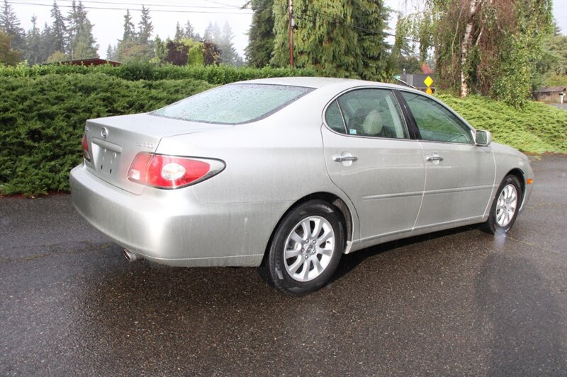 Used 2003 Lexus ES 330 w/ Premium Pkg FWD image 3