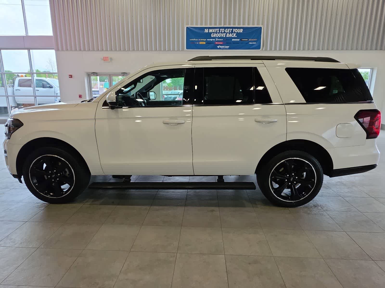 Used 2023 Ford Expedition Limited AWD/4WD image 12