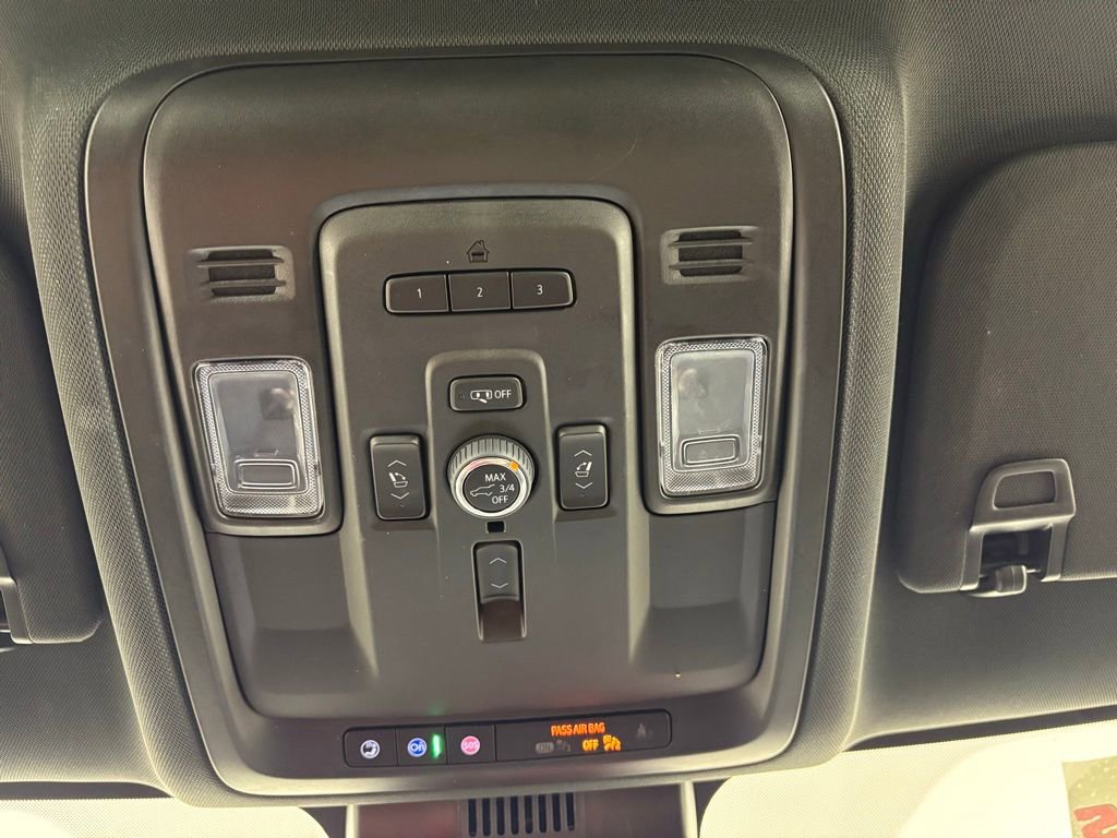 Used 2023 Chevrolet Suburban Premier image 33