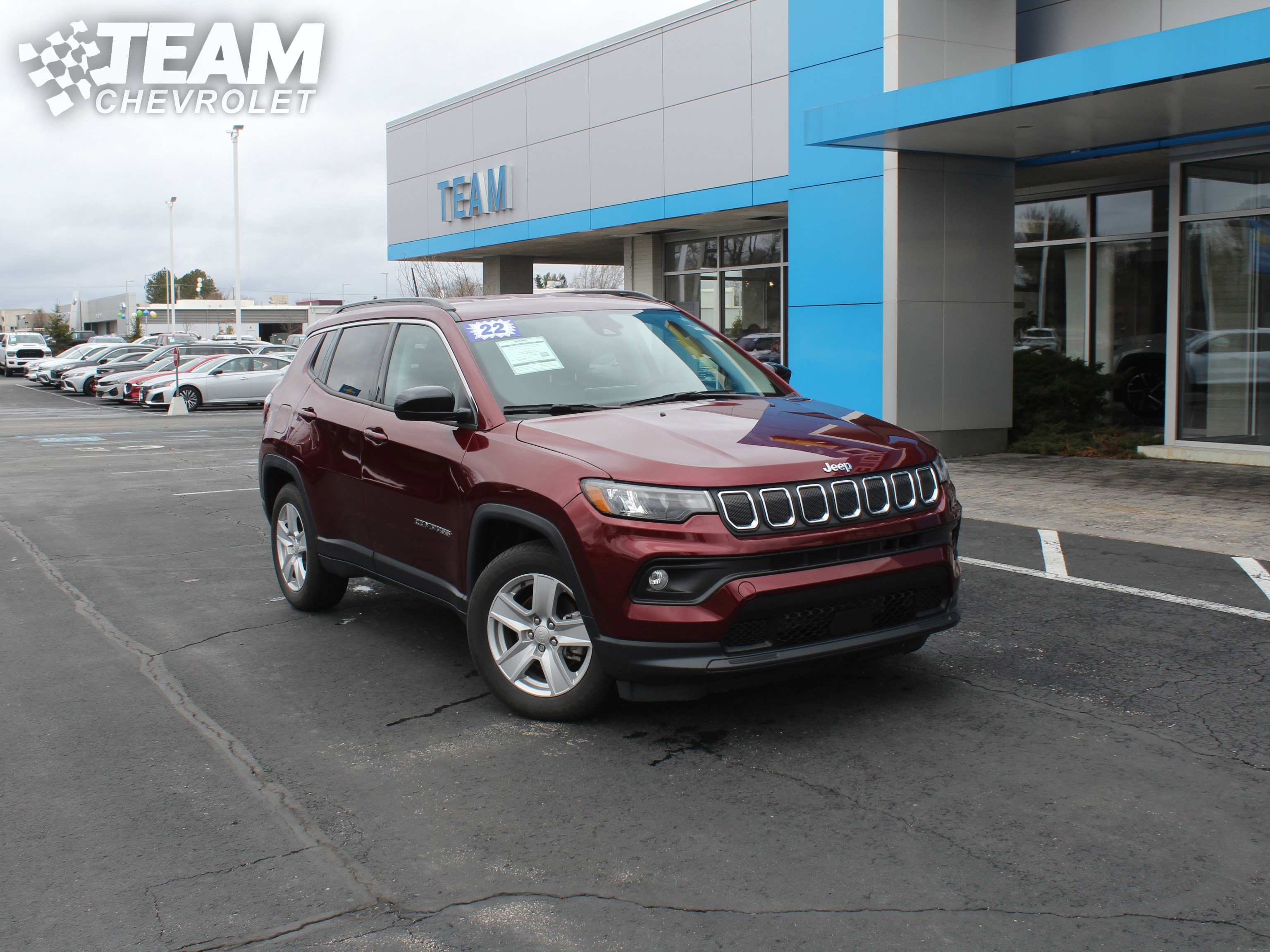 Used 2022 Jeep Compass Latitude image 2