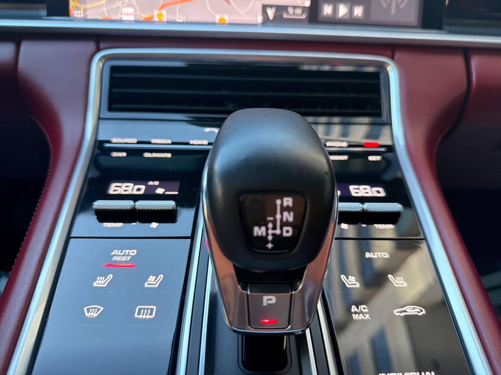 Used 2018 Porsche Panamera RWD image 17
