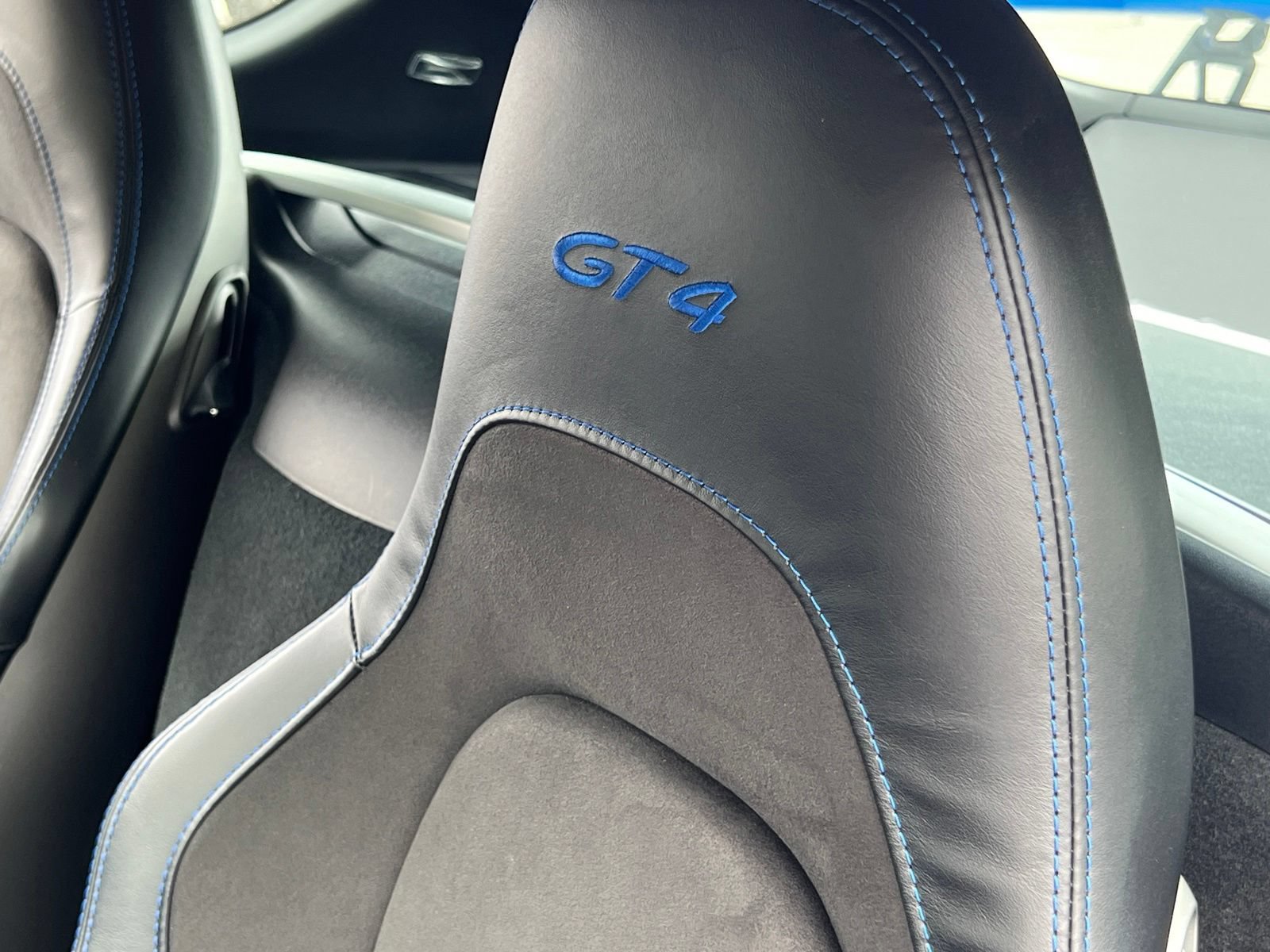Certified 2023 Porsche 718 Cayman GT4 RWD image 38